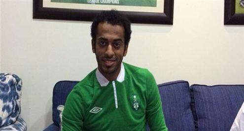 بالصور.. مطيري "الفيصلي" في الأهلي رسمياً